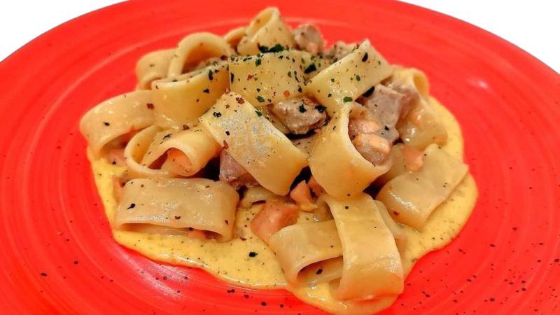 Calamarata alla carbonara di pesce.